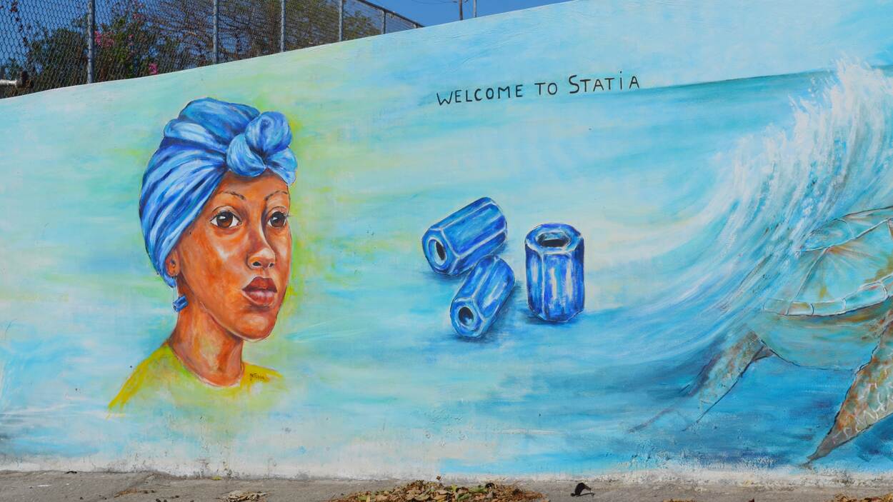Mural (Street art) with text 'Welcome to Statia'